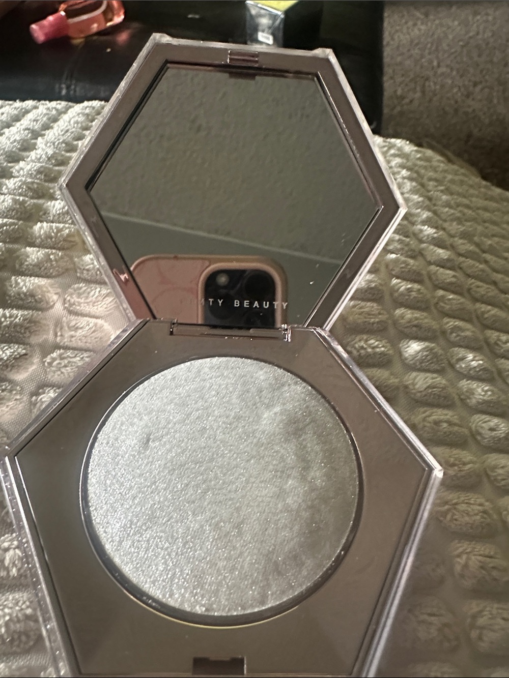 Fenty Beauty Diamond Bomb All-Over Veil - Silver Glitter